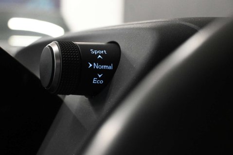 Lexus Ux 2.0 UX 250h Takumi 4x2 CVT 5dr 35