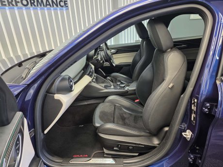 Alfa Romeo Giulia 2.9 V6 Bi-Turbo Quadrifoglio Saloon 4dr Petrol Auto Euro 6 (s/s) (510 ps) 23