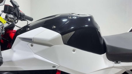 Hyosung GD 2016 ONLY 1K VERY CLEAN LIGHT WEIGHT SPORTS BIKE 250CC NEW MOT 30