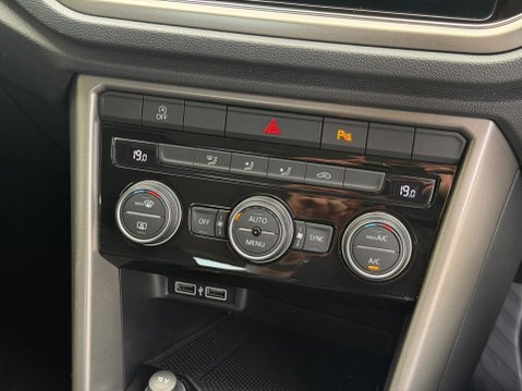 Volkswagen T-Roc SE TSI EVO 26
