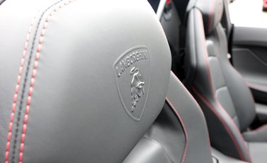 Lamborghini Aventador LP 700-4 Roadster 15