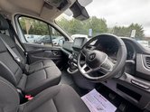 Renault Trafic Crew Cab AUTO LWB L2H1 Low Roof Sport LL30 Air Con Alloys Sensors EURO 6 19