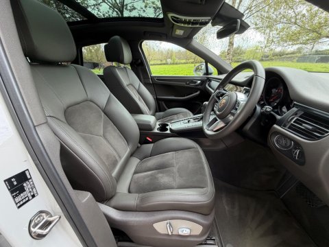Porsche Macan PDK 39