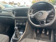 Volkswagen T-Roc SE TSI 13