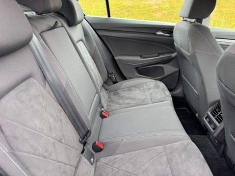 Volkswagen Golf 2.0 Golf Style TDI Semi-Auto 5dr 9