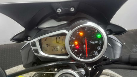 Triumph Street Triple R 2014 ONLY 15K NEW MOT ARROW EXHAUST VERY CLEAN NAKED 38