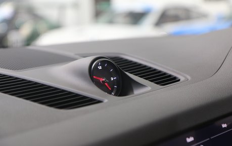 Porsche Cayenne V6 Platinum Edition - PTS Colour and Incredible Specification 33