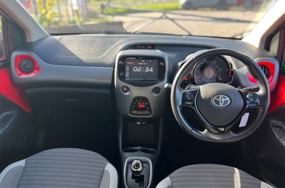 Toyota Aygo VVT-I X-TREND X-SHIFT 5 DOOR AUTO 31