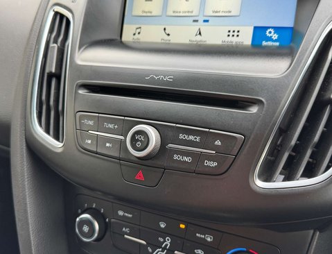 Ford Focus 1.0 Focus ST-Line 5dr 27