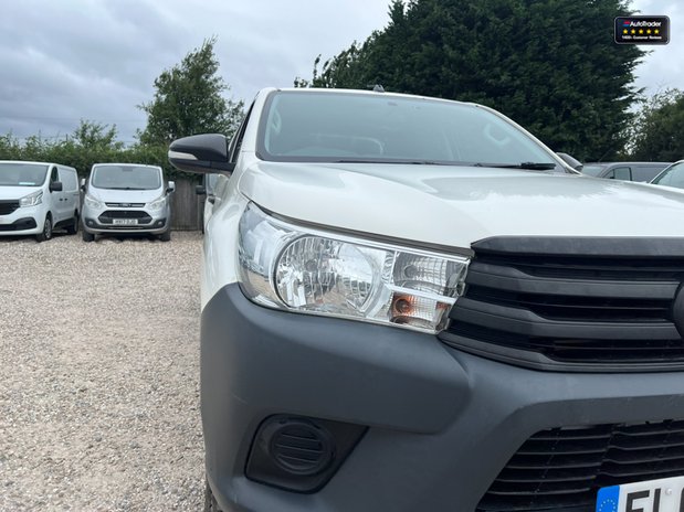 Toyota Hilux Crew Cab 4X4 Active 4WD Air Con Rear Camera EURO 6 NO VAT 12