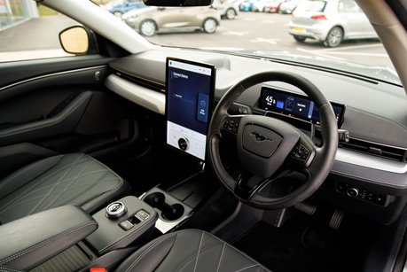 Ford Mustang Mach-E SELECT