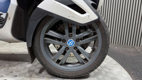 Piaggio MP3 YOURBAN LT 300 RIDE ON A CAR LICENCE TRIKE BIKE PROJECT 11