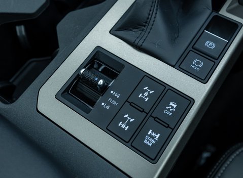 Toyota Land Cruiser Invincible 30