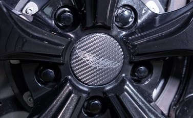 Aston Martin DB12 V8 32