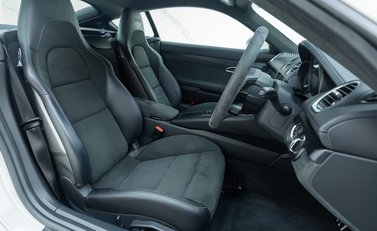 Porsche 718 Cayman GTS 4.0 11
