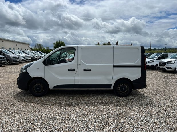 Vauxhall Vivaro SWB L1H1 Low Roof 2700 NO VAT 1