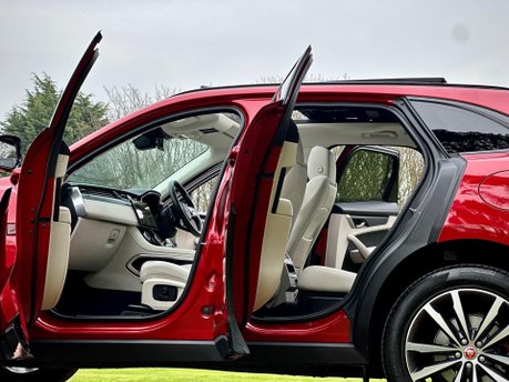 Jaguar F-Pace R-DYNAMIC BLACK 73