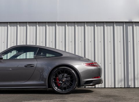 Porsche 911 Carrera GTS (991.2) 28