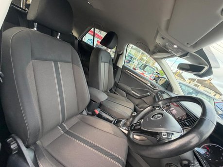 Volkswagen T-Roc DESIGN TSI 13
