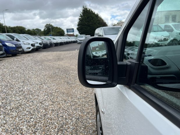Vauxhall Combo SWB L1H1 Low Roof Sportive 2000 Air Con Sensors Nav EURO 6 NO VAT 19
