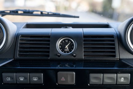 Land Rover Defender 110 Adventure 22