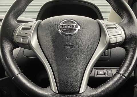 Nissan Navara DCI TEKNA SHR DCB 23