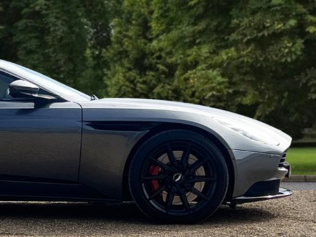 Aston Martin DB11 4.0L V8 Coupe 13