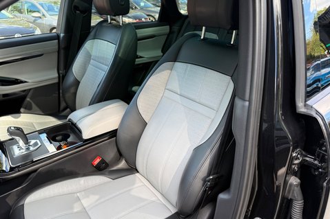 Land Rover Range Rover Evoque R-DYNAMIC HSE MHEV - 240 BHP - FULL SERVICE HISTORY - ADAPTIVE CRUISE 34