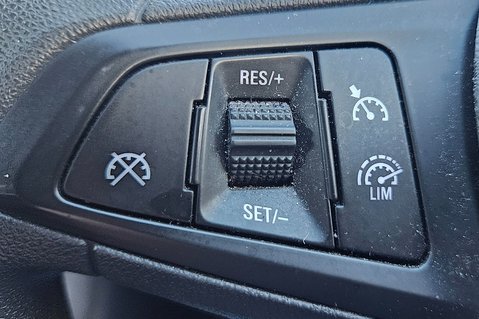 Vauxhall Astra DESIGN S/S.. AUTOMATIC.. 5 SERVICES.. BLUETOOTH.. DAB.. CRUISE CONTROL..A/C 22