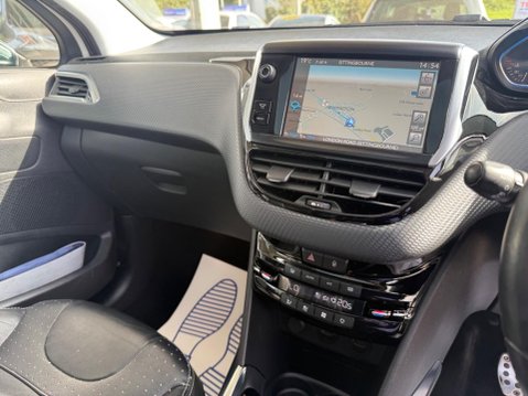 Peugeot 2008 1.6 e-HDi Feline Euro 5 (s/s) 5dr (Mistral) 44