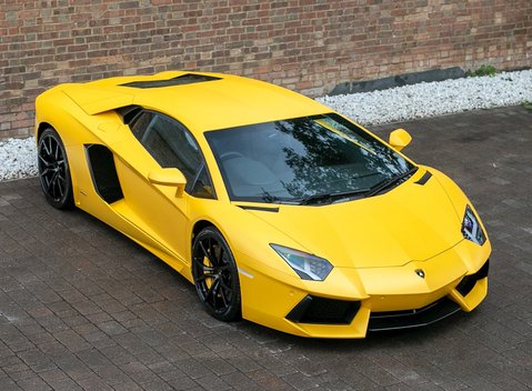 Lamborghini Aventador LP700-4 10