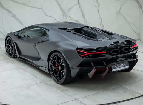 Lamborghini Revuelto 14