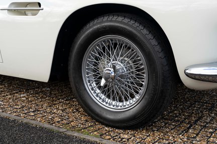 Aston Martin DB4 Series III 15
