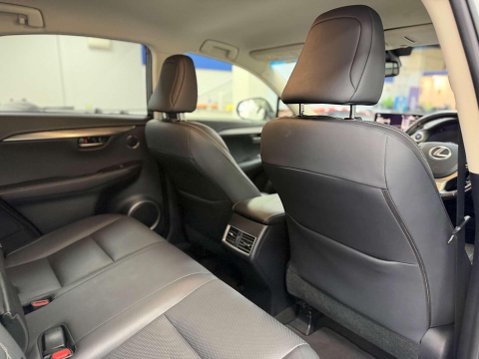 Lexus NX 2.5 300h Luxury SUV 5dr Petrol Hybrid E-CVT 4WD Euro 6 (s/s) (197 ps) 44