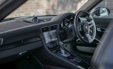 Porsche 911 (991.2) Targa 4 GTS 16