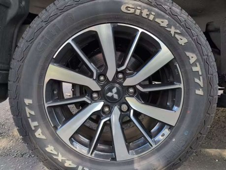 Mitsubishi Shogun Sport 2.4D 4 SUV 5dr Diesel Auto 4WD Euro 6 (181 ps) 28