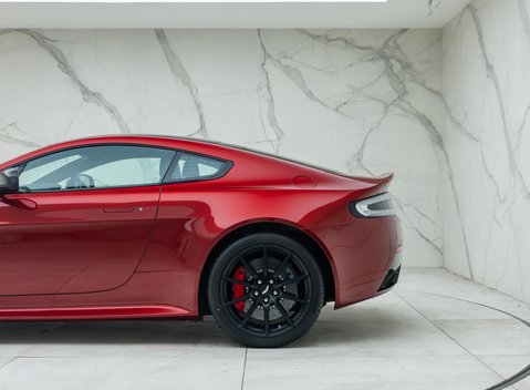 Aston Martin V12 Vantage s 37
