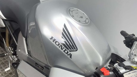 Honda VFR 2001 VTEC ONLY 19K NEW MOT SERVICED SPORTS EXHAUST 800CC 24