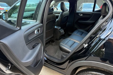 Volvo XC40 B4 INSCRIPTION PRO AWD MHEV - ONE OWNER - PAN ROOF - APPLE CARPLAY  29