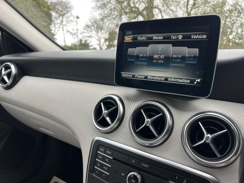 Mercedes-Benz A Class 1.6 A180 Sport 7G-DCT Euro 6 (s/s) 5dr 11