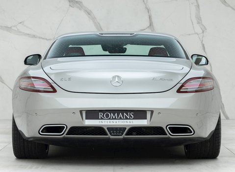 Mercedes-Benz SLS AMG 5