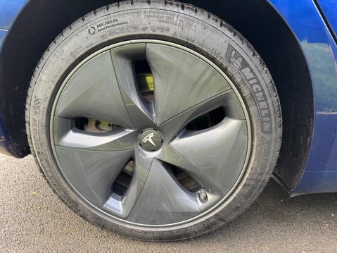 Tesla Model 3 (Dual Motor) Performance 13