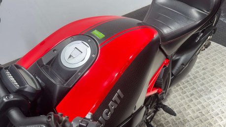 Ducati Diavel 1198 CARBON EDITION 24K 1 OWNER JUST SERVICED MOT APRIL 2027 42