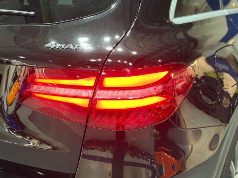 Mercedes-Benz GLC 2.0 GLC250 AMG Line (Premium) SUV 5dr Petrol G-Tronic+ 4MATIC Euro 6 (s/s) 32