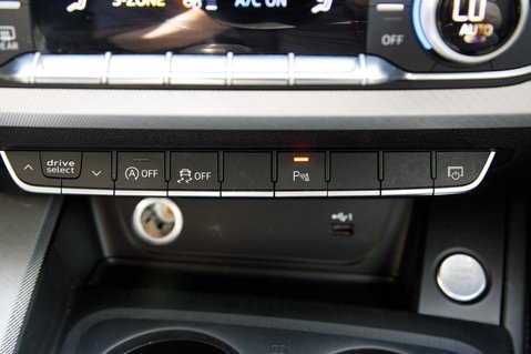 Audi A4 TFSI SE 35