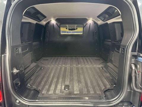 Land Rover Defender 3.0 D250 MHEV SE Hard Top SUV 5dr Diesel Auto 4WD MWB Euro 6 (s/s) (250 ps) 51