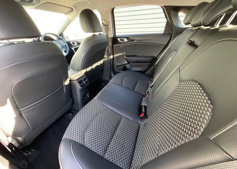 Kia Ceed 1.5T GDi ISG 3 DCT 14