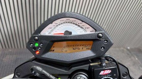 Kawasaki Er ER6 2011 ONLY 7K VERY CLEAN EXAMPLE LONG MOT IDEAL FIRST BIG BIKE 18