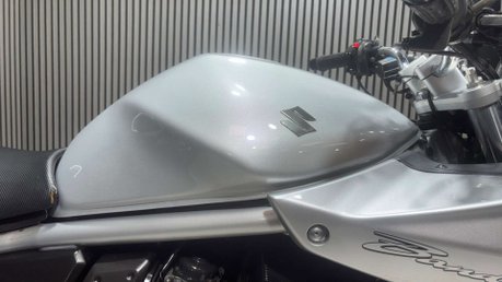Suzuki Bandit 2005 18K NEW MOT IDEAL FIRST BIG BIKE A2 650CC COMMUTER BIKE 42