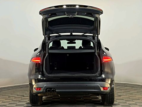 Jaguar F-Pace R-SPORT AWD 9